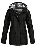 Eleanor | Cappotto impermeabile da donna con cappuccio, fodera a righe e chiusura con cerniera