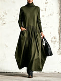 Abito lungo oversize nero con collo alto e tasche decorative