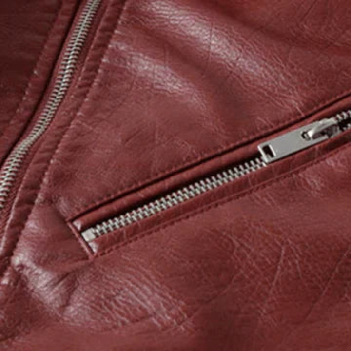 Aria | Giacca da donna corta in ecopelle stile moto con cintura, modello biker