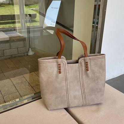 Harper | Borsa a tracolla grande da donna in pelle vegana, in stile minimalista
