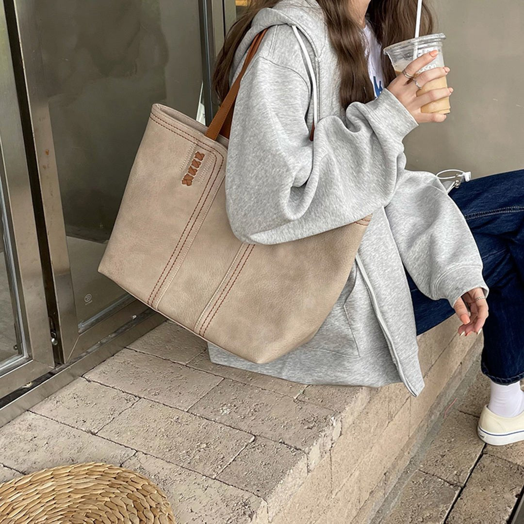 Harper | Borsa a tracolla grande da donna in pelle vegana, in stile minimalista