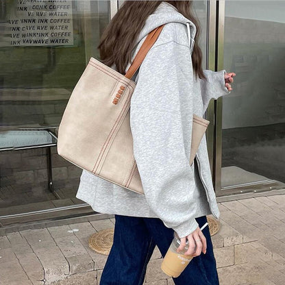 Harper | Borsa a tracolla grande da donna in pelle vegana, in stile minimalista