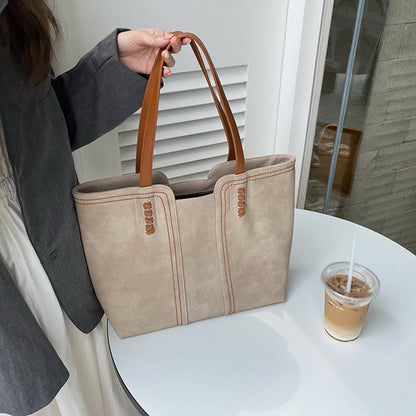 Harper | Borsa a tracolla grande da donna in pelle vegana, in stile minimalista