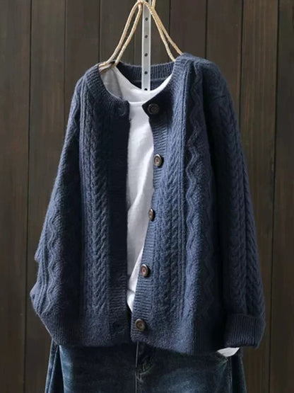 Victoria | Cardigan da donna oversize con lavorazione a trecce e bottoni