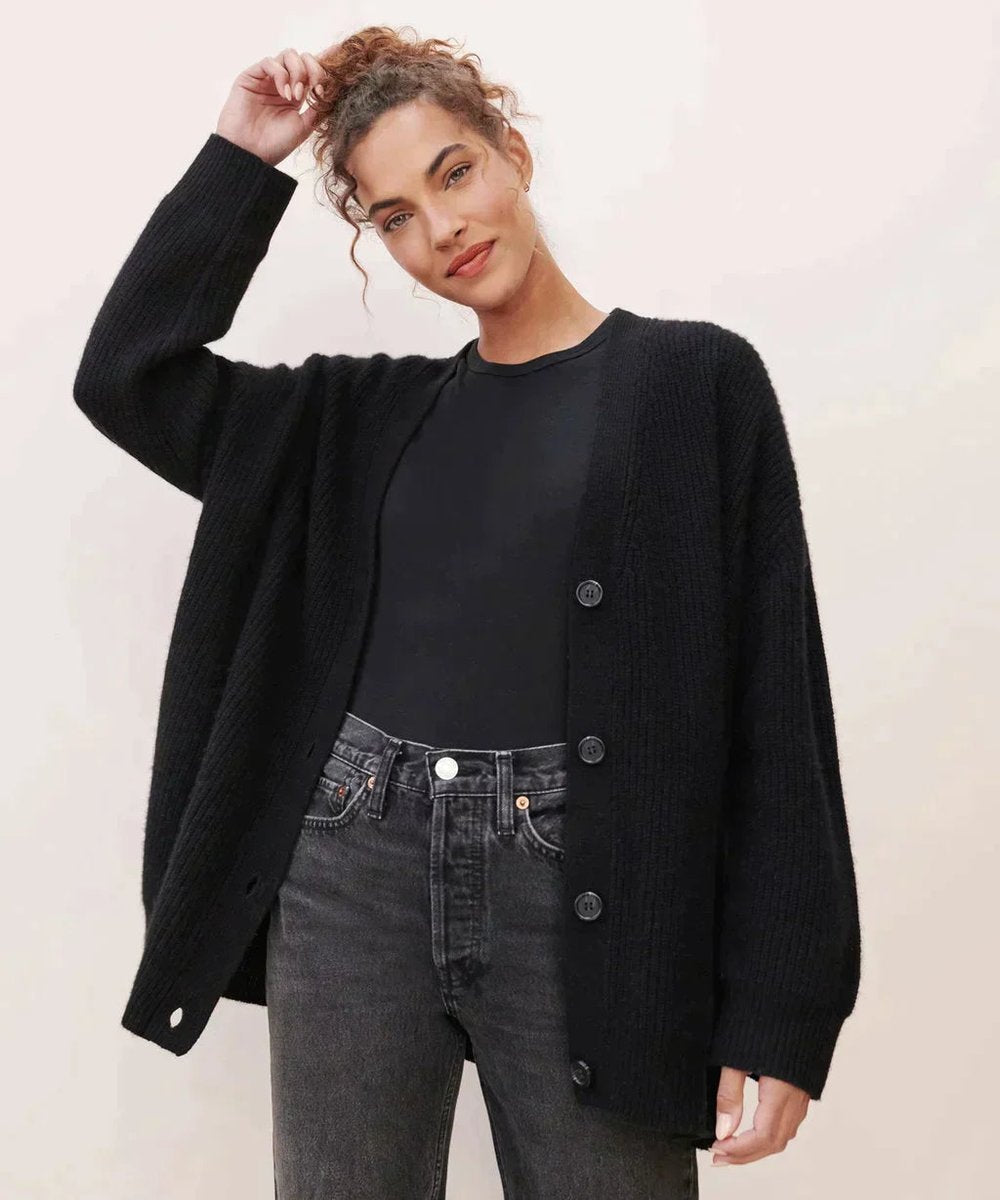 Isabella | Cardigan da donna in cashmere con scollo a V e vestibilità comoda, con chiusura a bottoni sul davanti