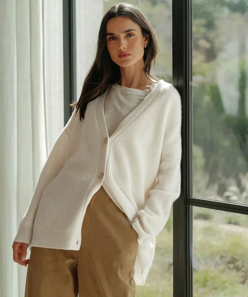Isabella | Cardigan da donna in cashmere con scollo a V e vestibilità comoda, con chiusura a bottoni sul davanti