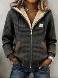 Penelope | Giacca da donna trapuntata con fodera in sherpa, in pile con cappuccio e zip integrale